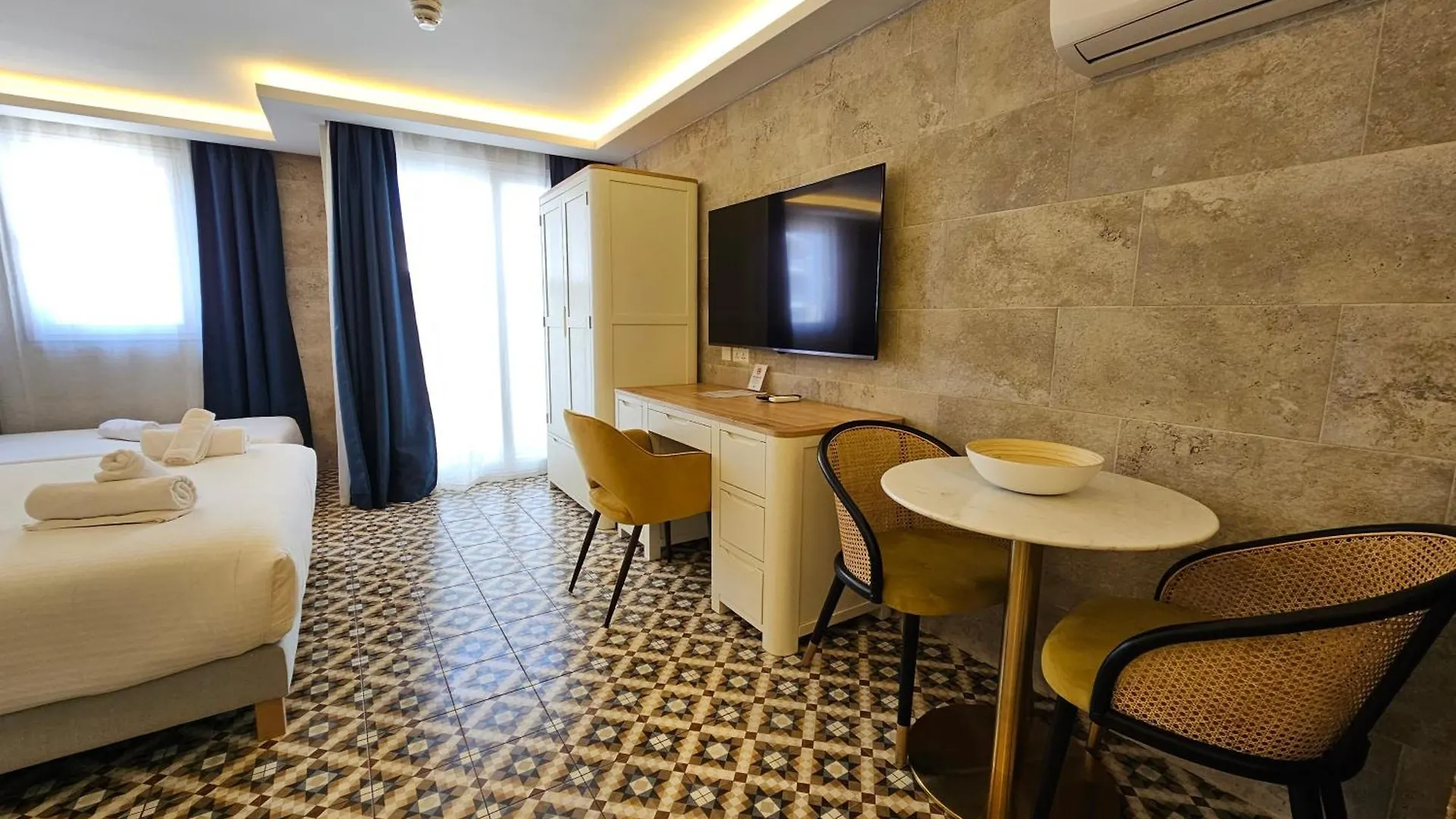 Balcony Hotel San Ġiljan