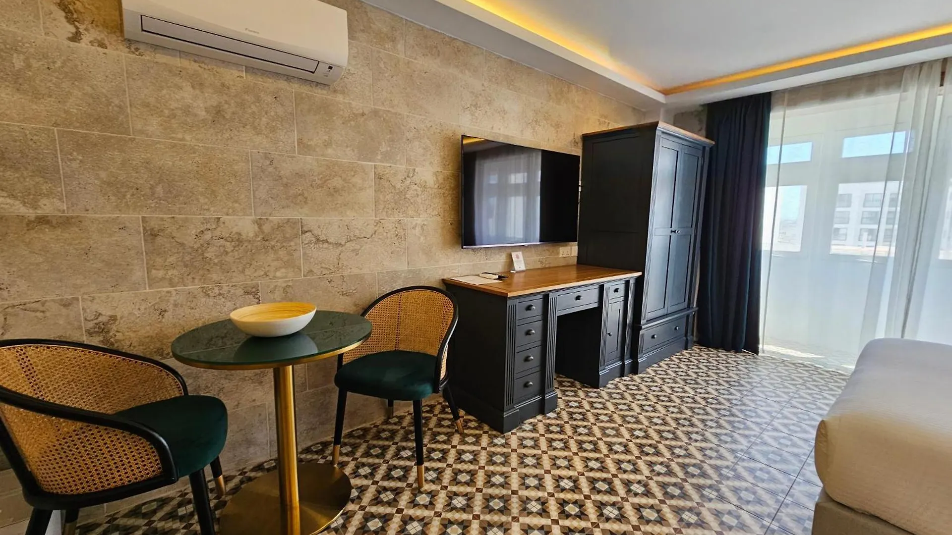Balcony Hotel San Ġiljan
